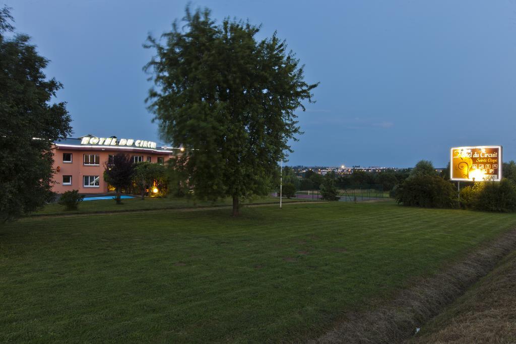 Cit'Hotel Du Circuit Мани-Кур Екстериор снимка