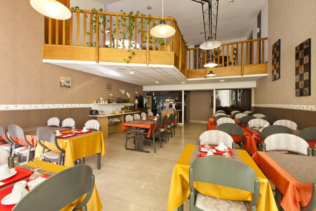 Cit'Hotel Du Circuit Мани-Кур Екстериор снимка