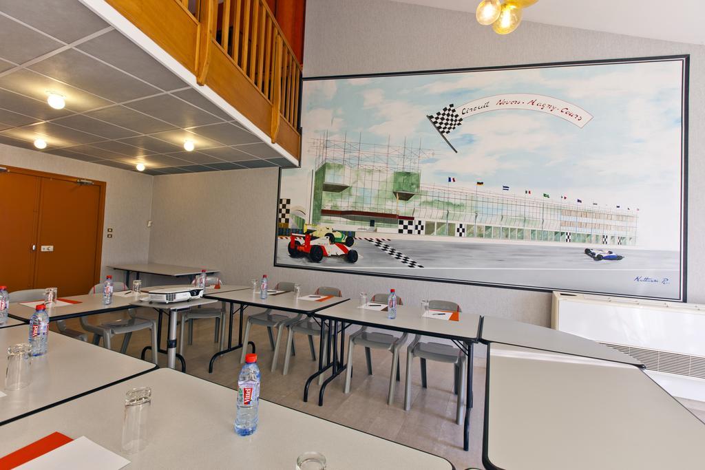 Cit'Hotel Du Circuit Мани-Кур Екстериор снимка