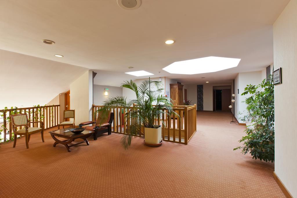 Cit'Hotel Du Circuit Мани-Кур Екстериор снимка