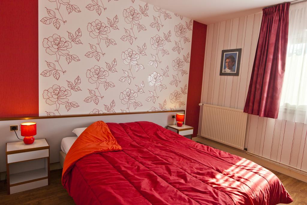 Cit'Hotel Du Circuit Мани-Кур Екстериор снимка