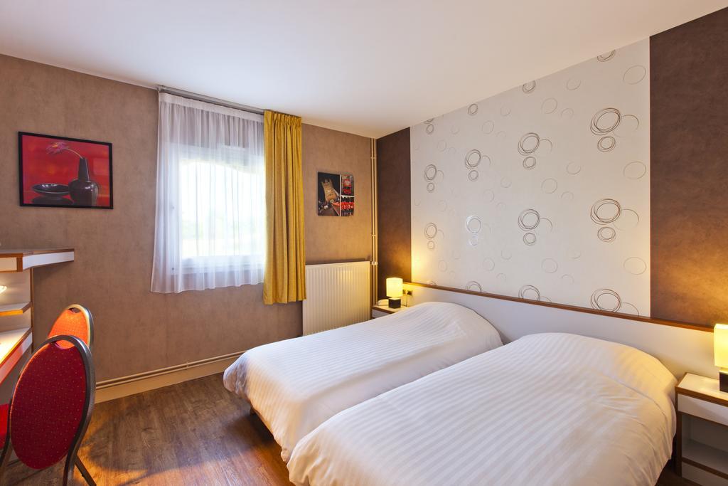 Cit'Hotel Du Circuit Мани-Кур Екстериор снимка